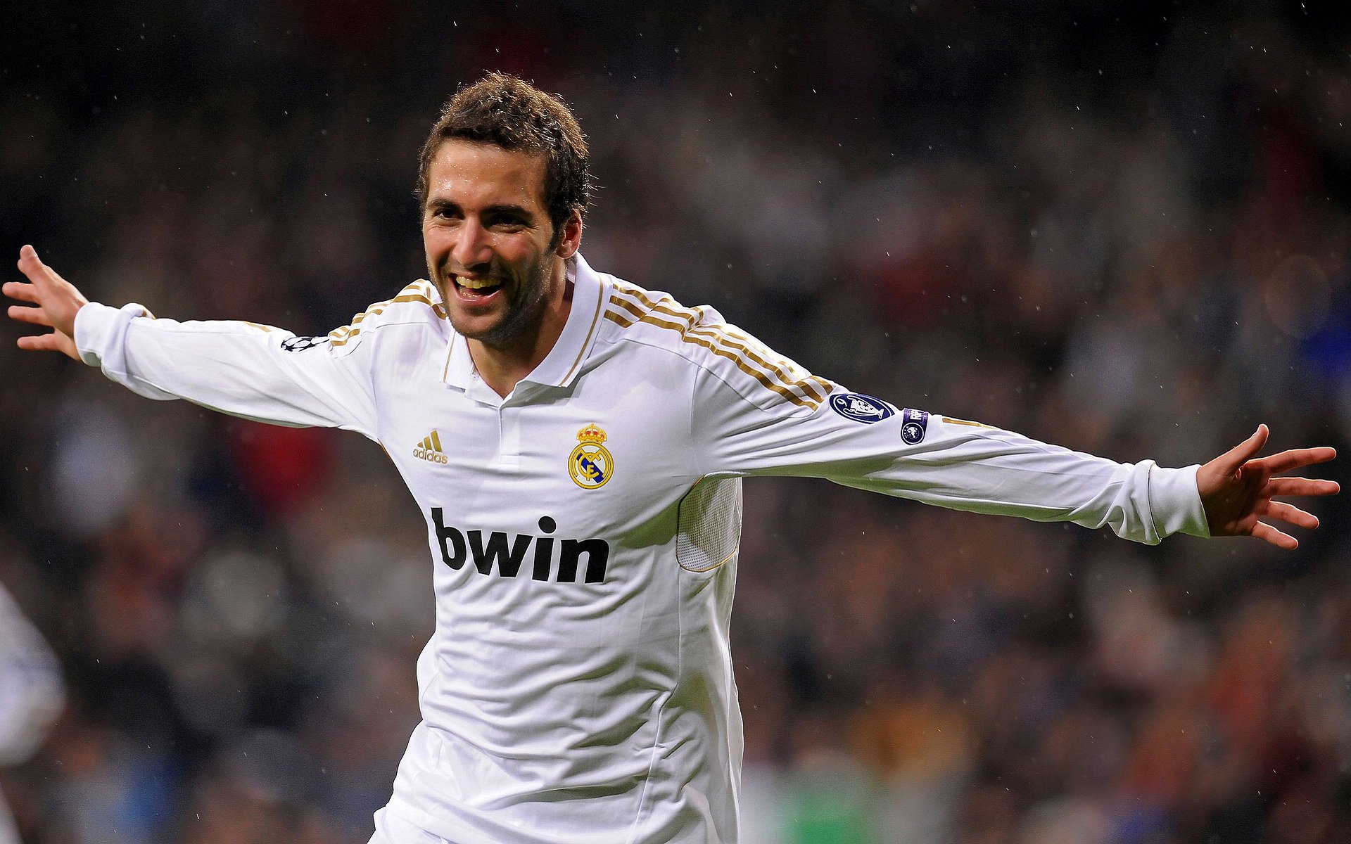 东契奇力挺布朗尼，拉拉维亚谦虚谈表现，里夫斯回顾詹姆斯，东契奇和詹姆斯新秀赛季